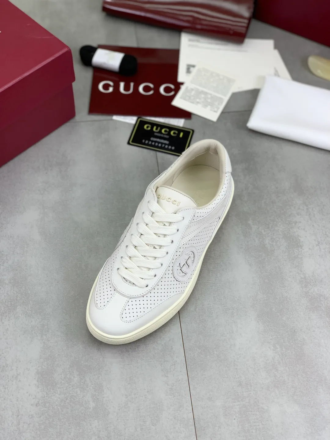Men's shoes 💰P562 New GUCCI classic design moral training element catwalk model, matching version of top quality moral training shoes for men and women. Epoxy logo process is concave and convex, matching oil edge technology, punched cowhide cloth surface, suede cowhide surface splicing, breathable and not stuffy, the original overlasted shoe model is comfortable on the feet.  Fabric: Matched leather + cloth + mesh Lining: Water-dyed sheepskin Foot: Water-dyed sheepskin Outsole: Original molded TP matching environmentally friendly material Packaging: Top counter full set of packaging Female 35-42 (Female 41.42. Customized) Male 39-46 (46 customized)